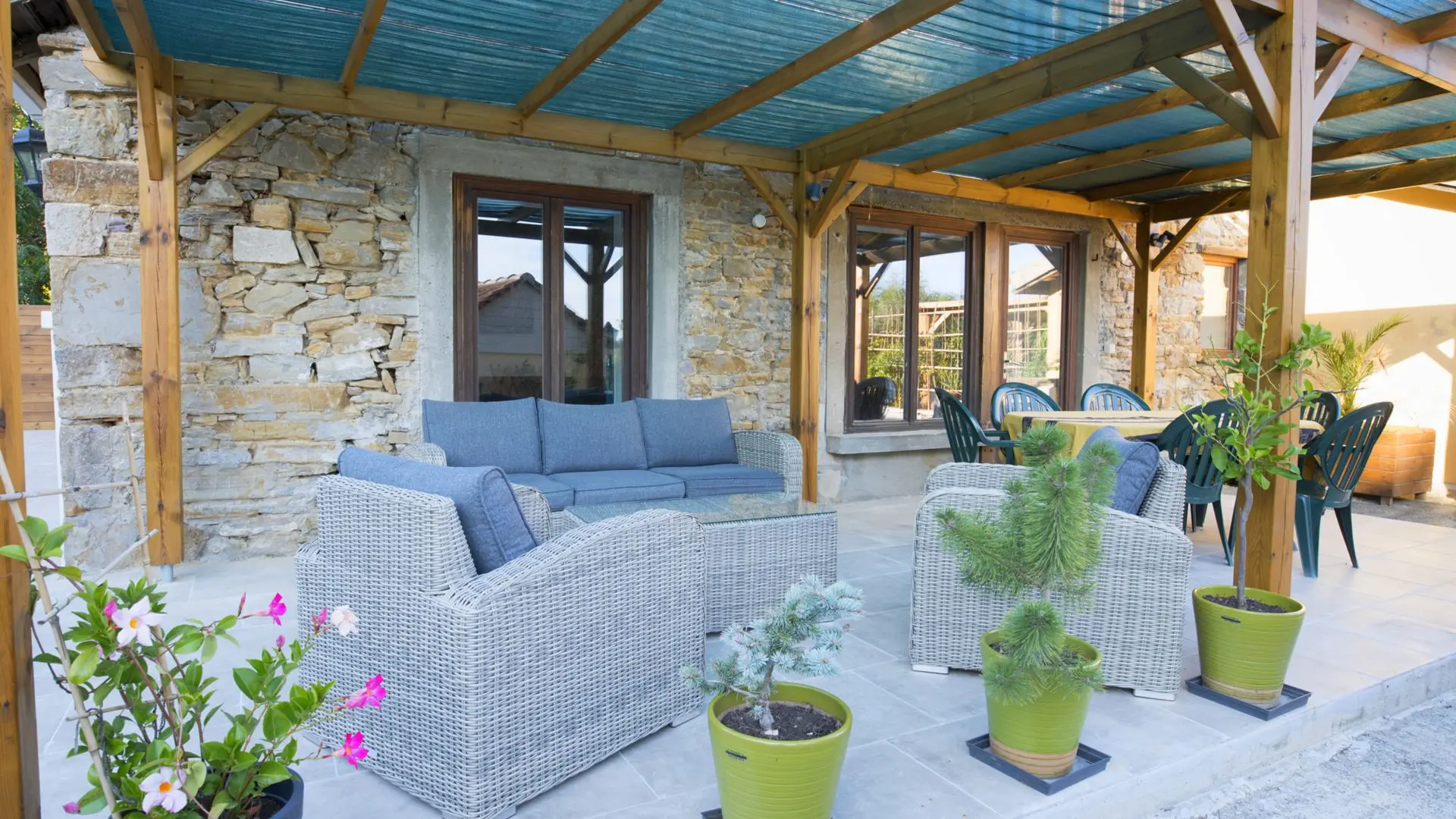 Domaine Hourcabis - terrasse extérieure