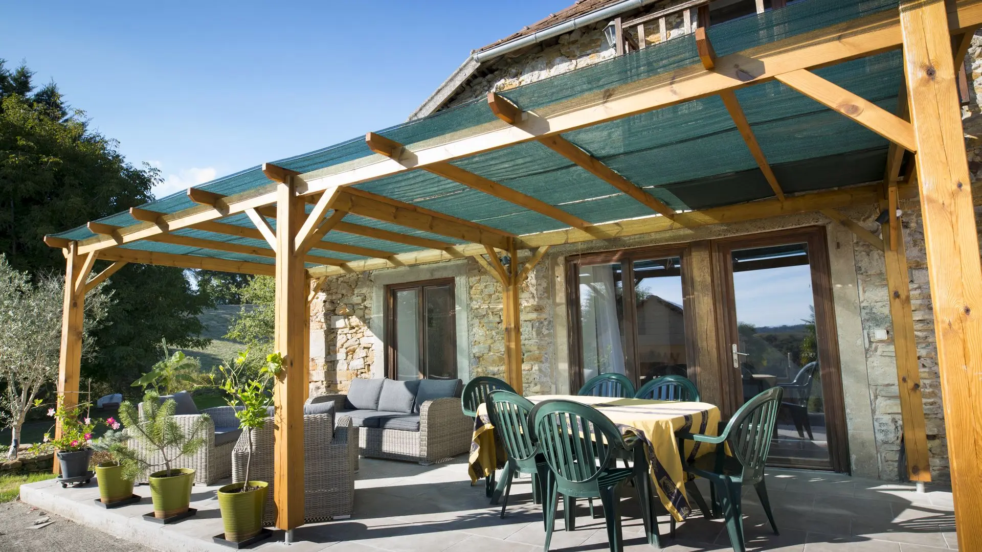 Domaine Hourcabis - terrasse extérieure1