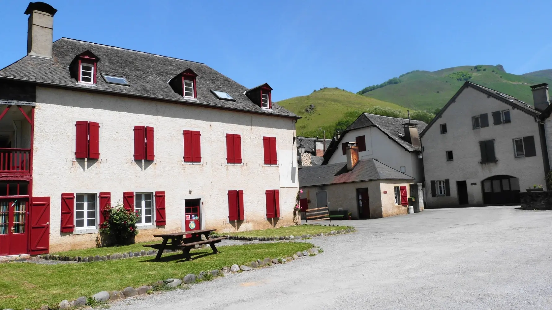 Gites-communaux-Facade-II-ACCOUS