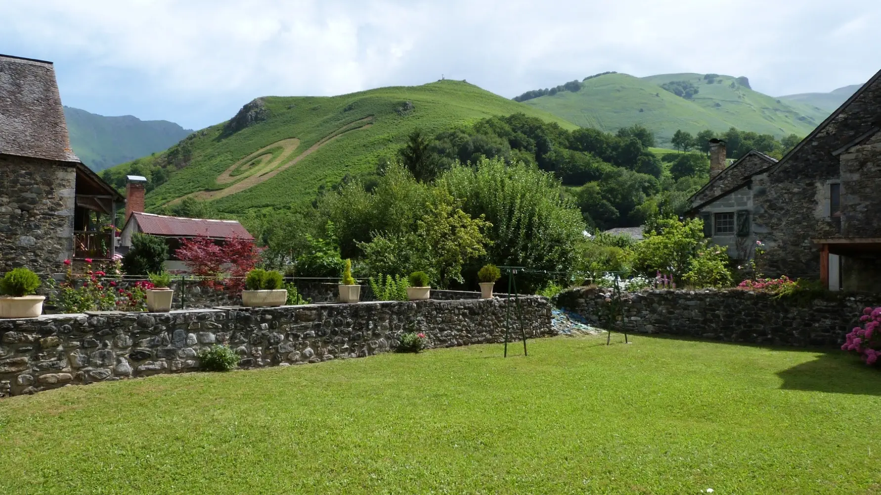 Gites-communaux-Jardin-II-ACCOUS