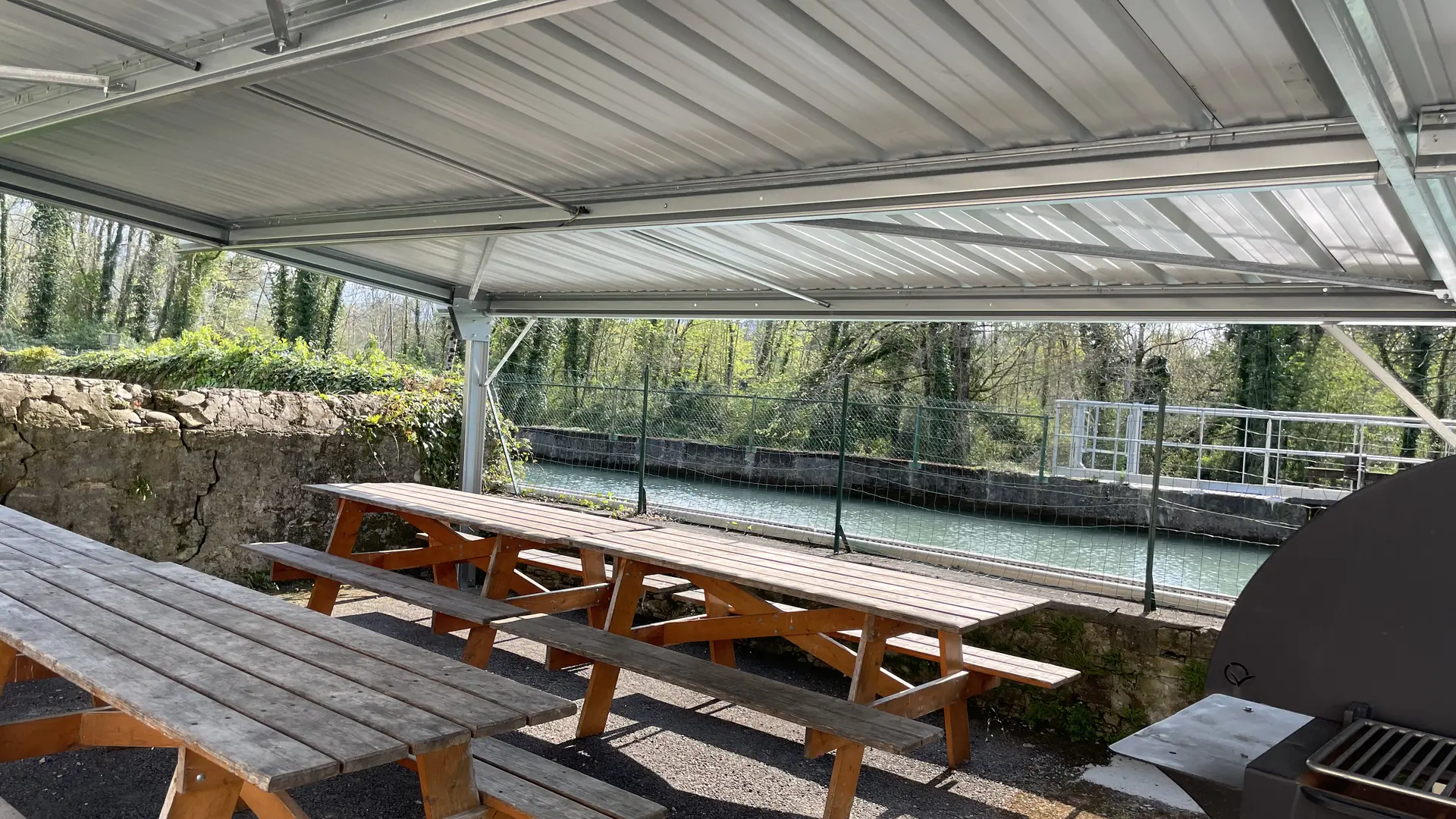 Gite du Centre Nautique de Soeix - Espace couvert