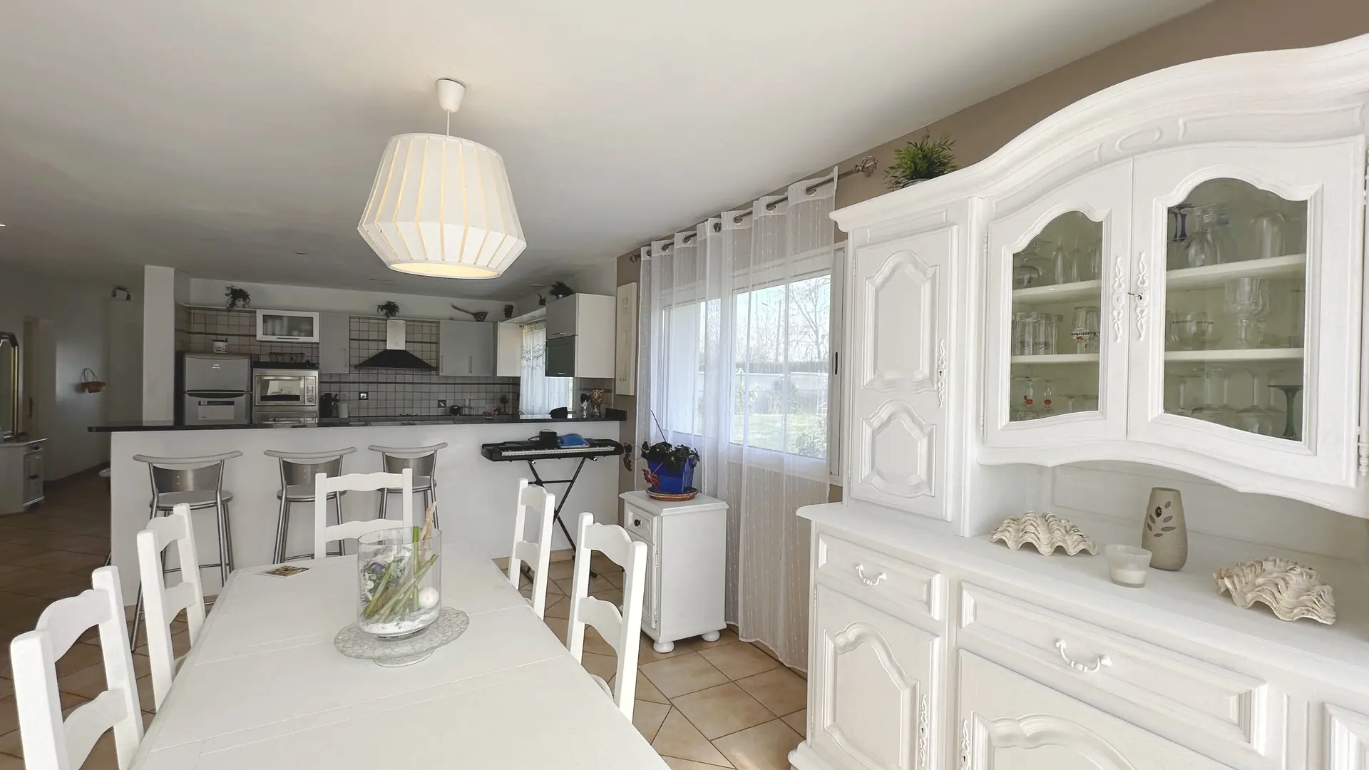 Salle à manger du gîte Villa dunisia à Léon avec Gites de France Landes