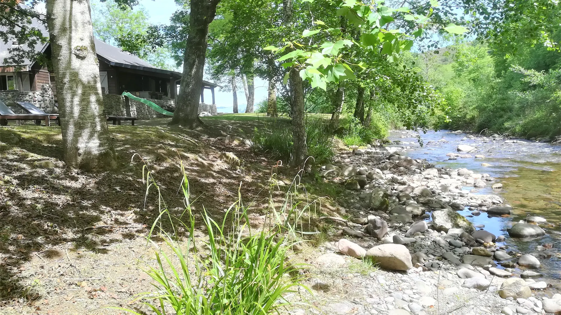 Au bord du ruisseau le gite des mousquetaires