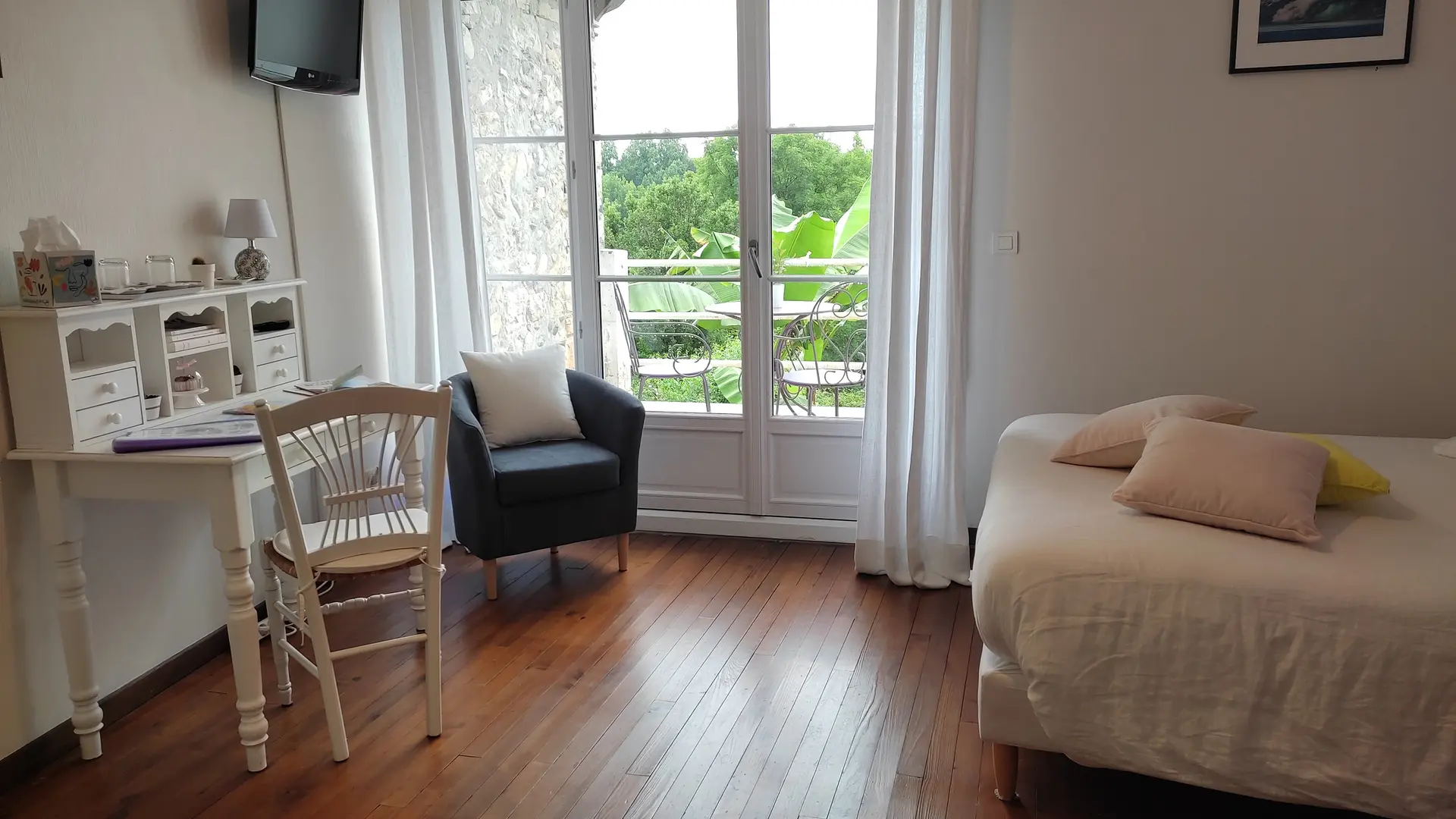 Maison d'hôtes l'Amphitryon - Chambre Ossau romantique avec sa terrasse