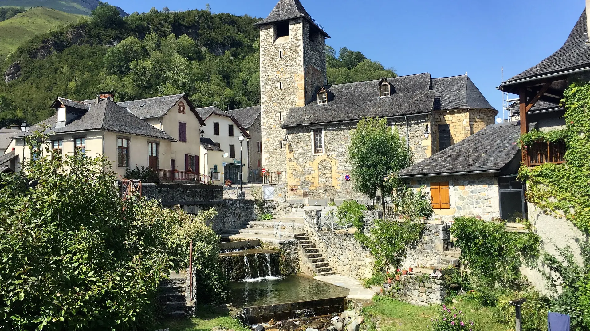 Gîte Les HIRONDELLES- Vue du village