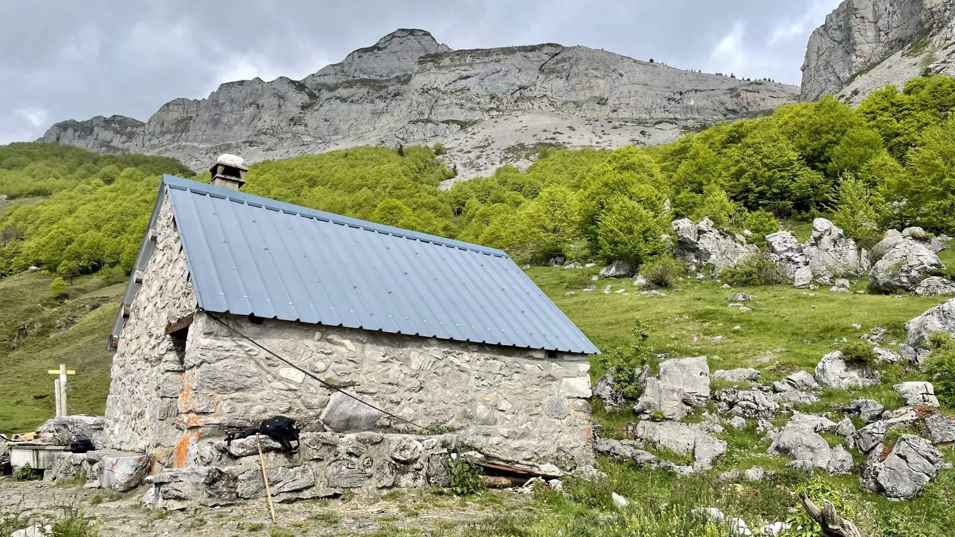 N° 48 CABANE DE BOUÉ