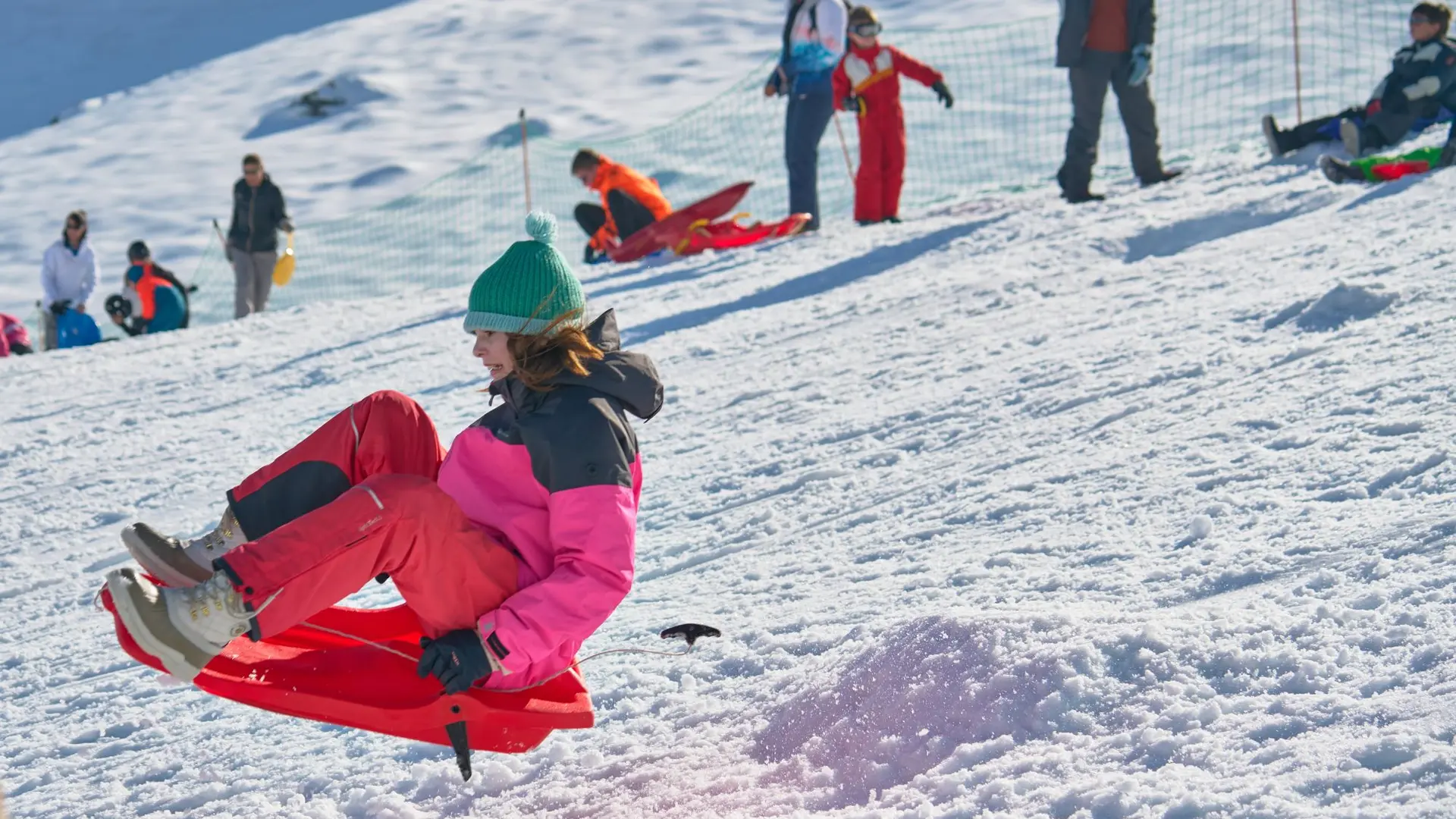 Jeune fille en luge à Issarbe