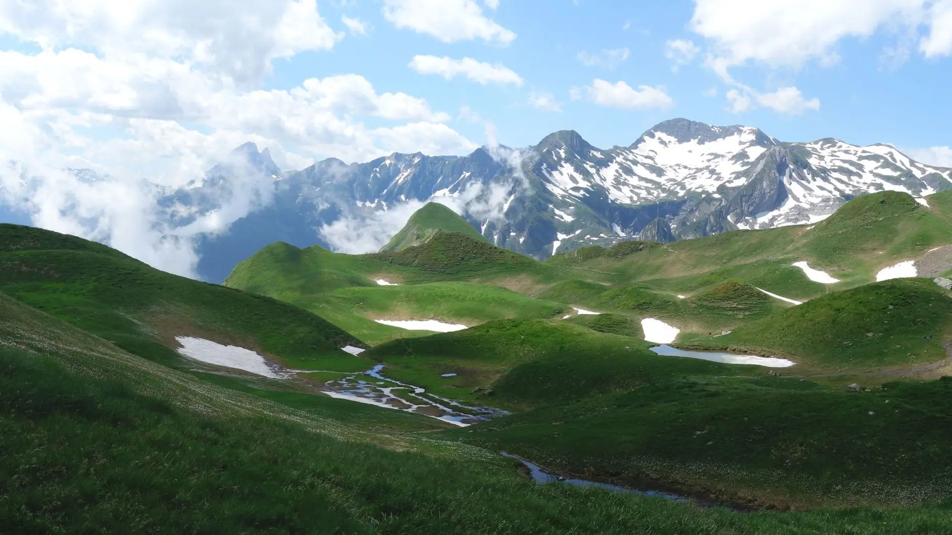 L'Ossau dans le brume et le Sesque enneigé tourinsoft