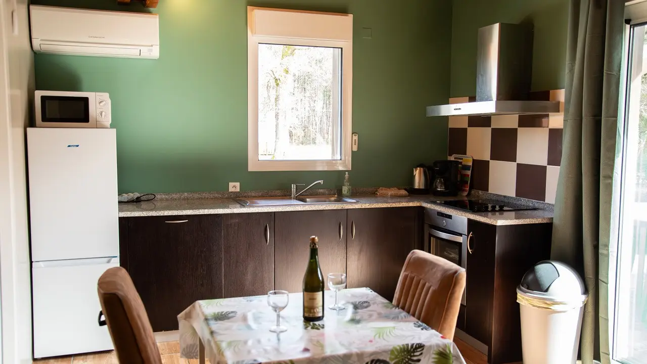 LEVIGNACQ_VAN VELDEN Christa_Int (1)