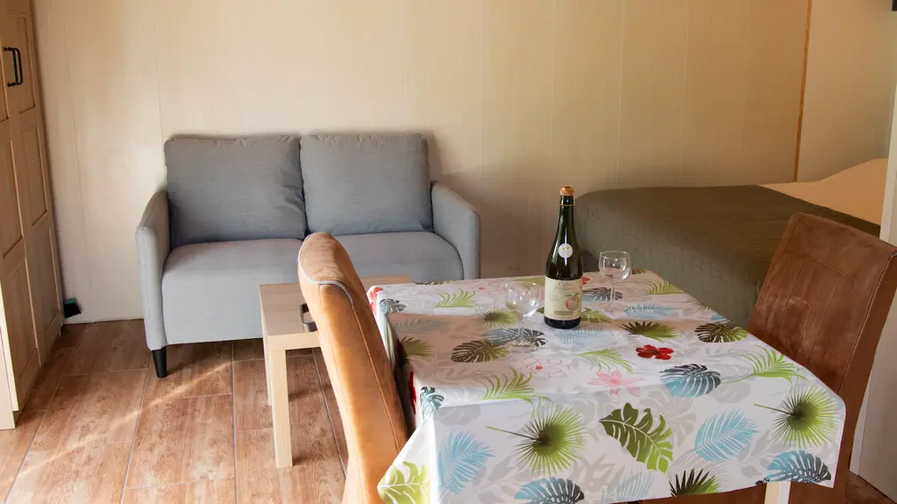 LEVIGNACQ_VAN VELDEN Christa_Int (2)