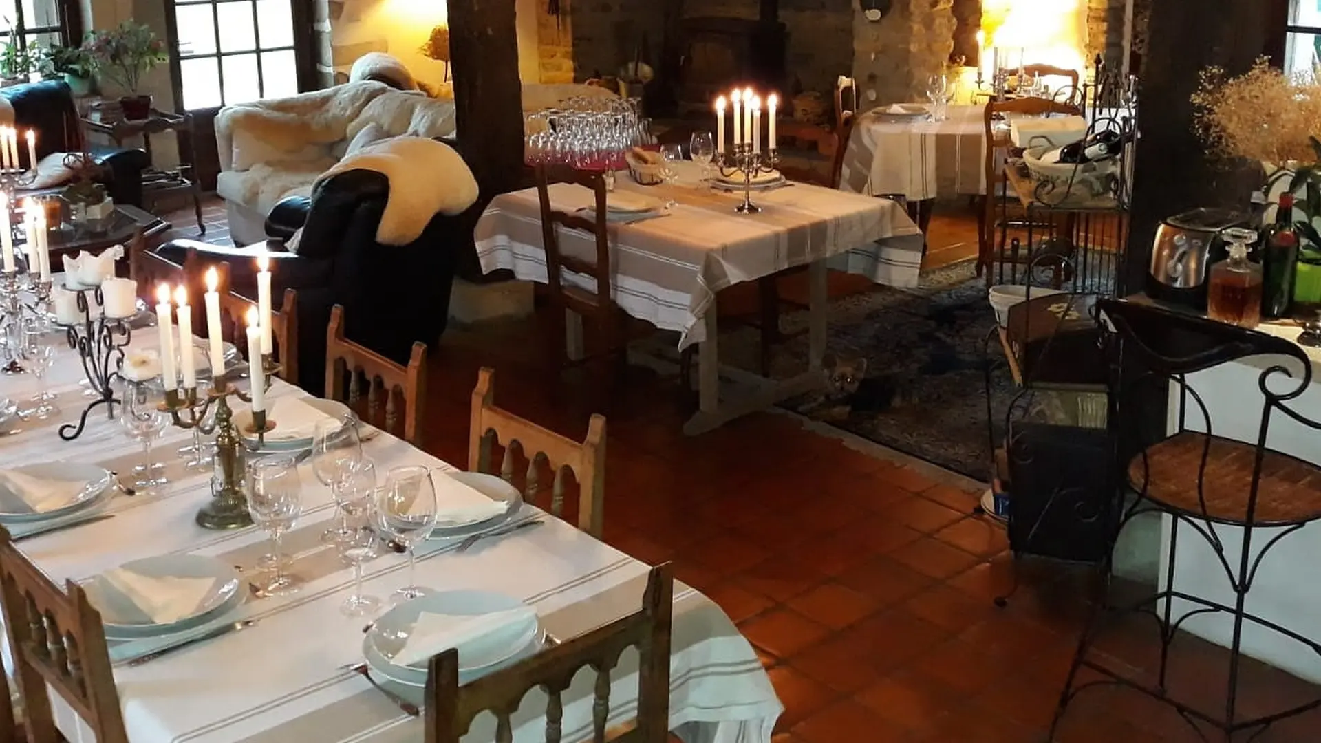La Bistronomie de l'Auberge - Tables intérieur