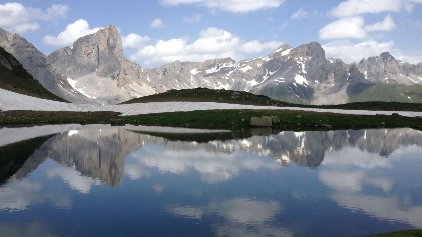 Lac d'Ansabe au dessus de la cabane d'Ansabère en vallée d'Aspe