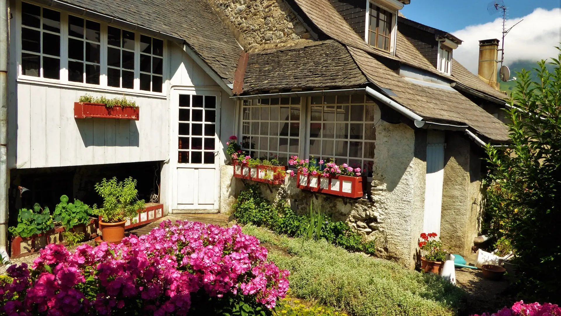 Les chambres d'hôtes et le jardin