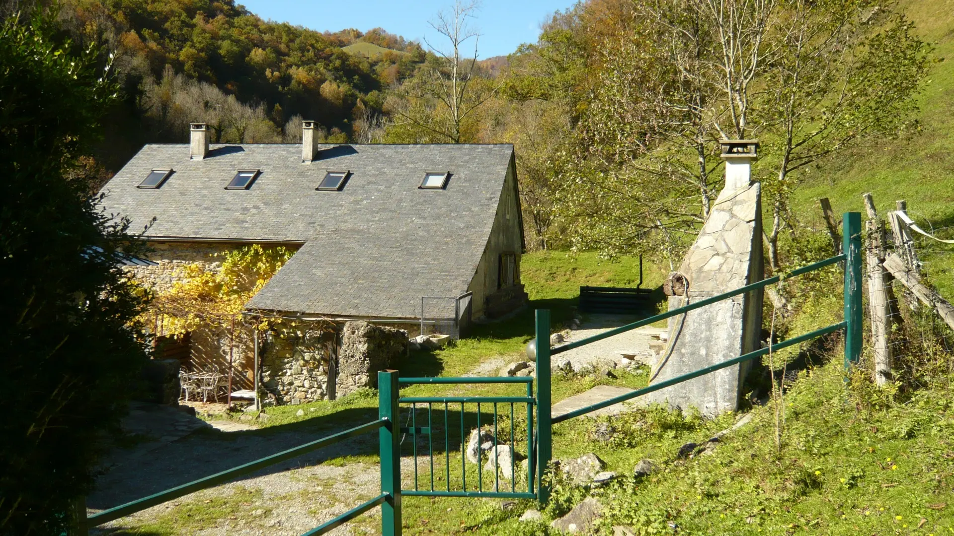 Les-Trois-Maisons-Exterieur