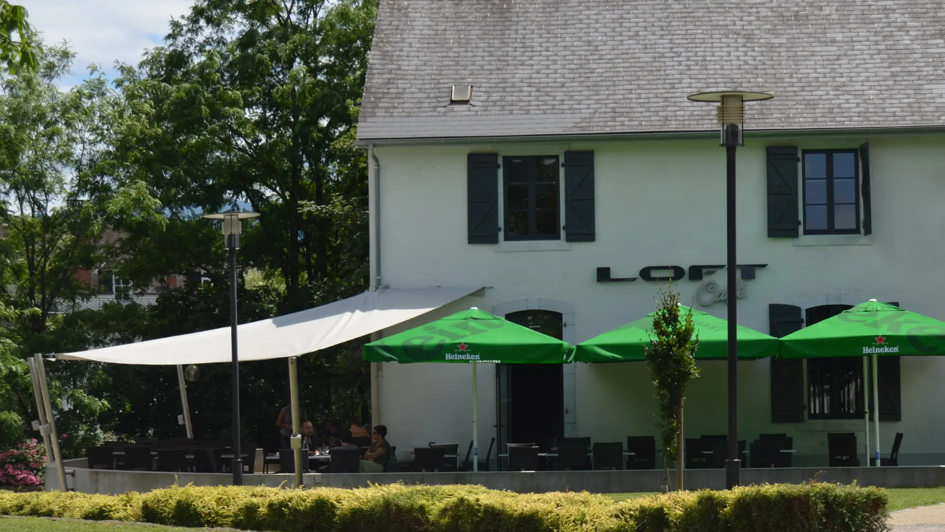 Loft café - Terrasse (Office de Tourisme du Haut Béarn)