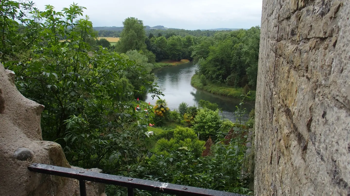 Sauveterre, la Tour Monréal