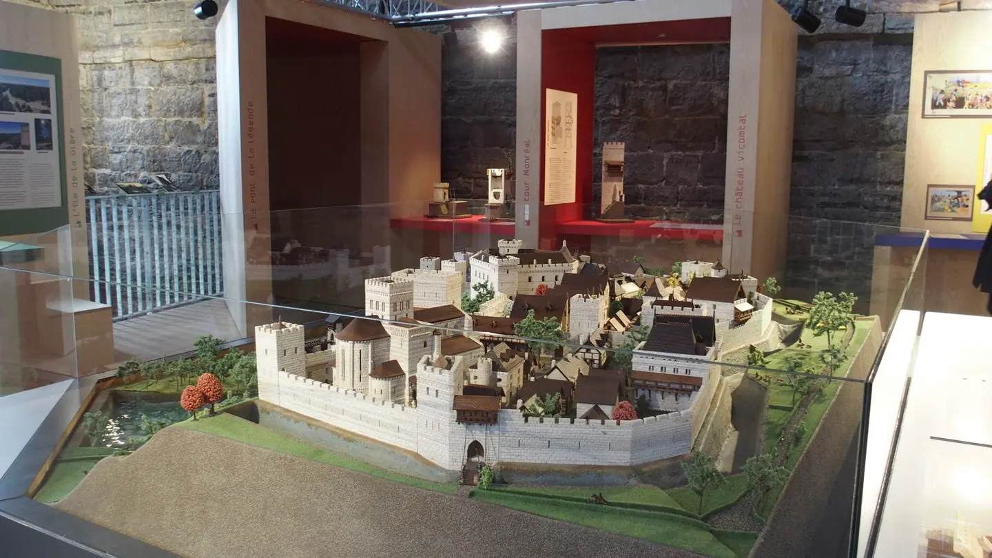 Sauveterre, la Tour Monréal