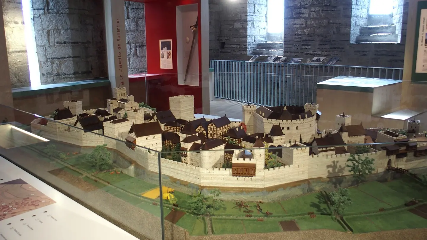 Sauveterre, la Tour Monréal