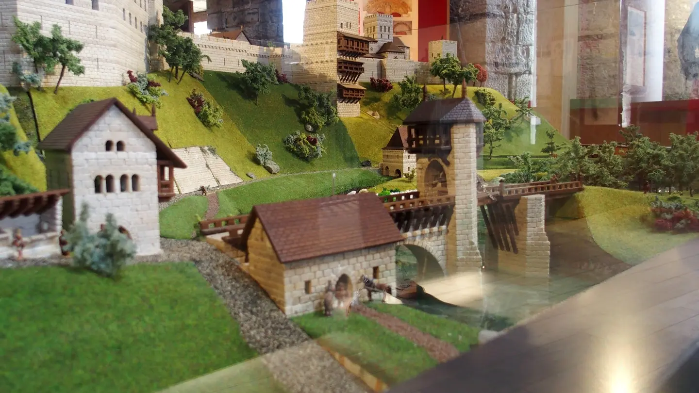 Sauveterre, la Tour Monréal