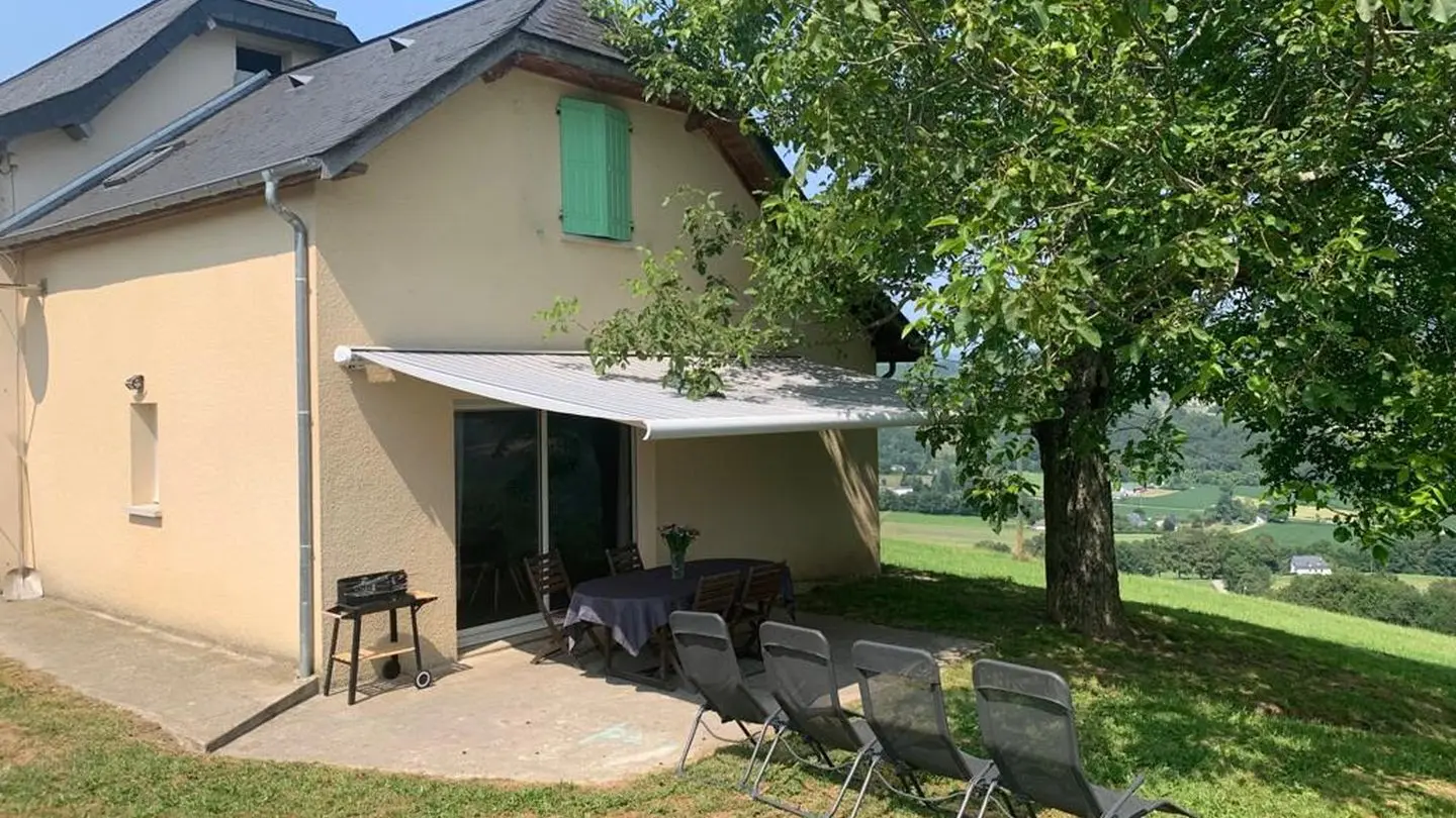 Terrasse avec salon de jardin