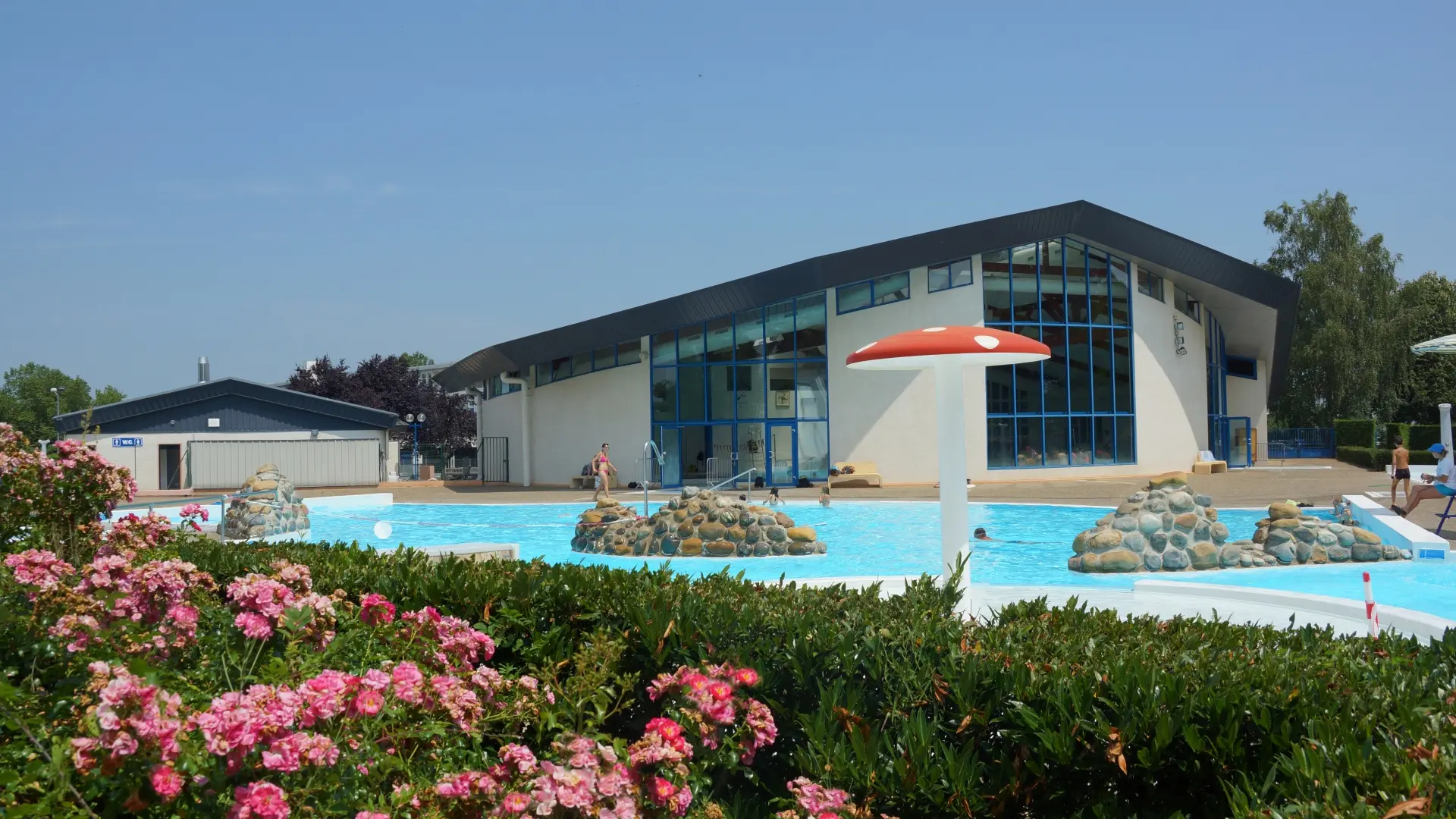 Piscine Oloron Haut-Béarn - vue bassin extérieur