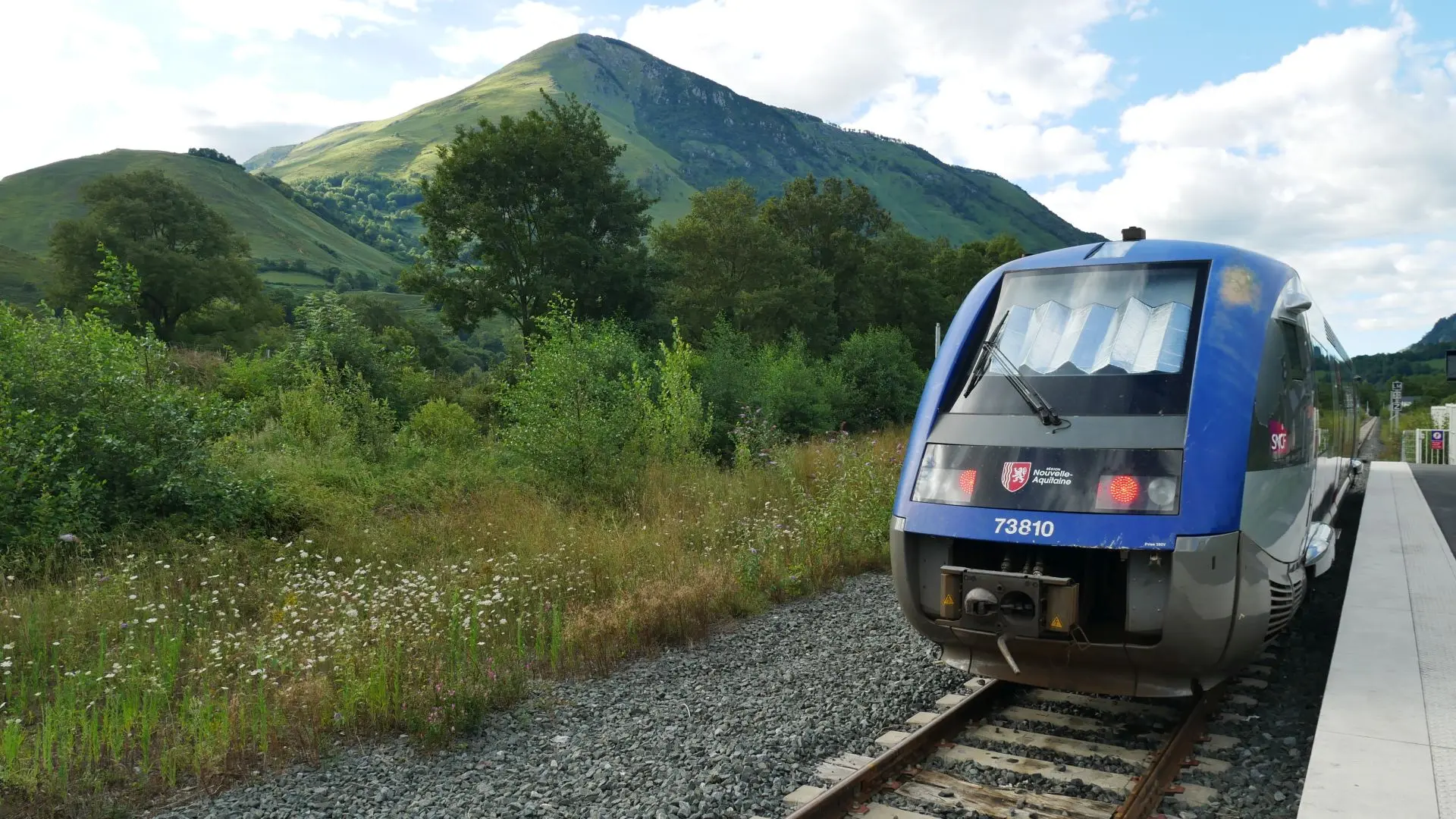 Arrivée du train en gare de Bedous