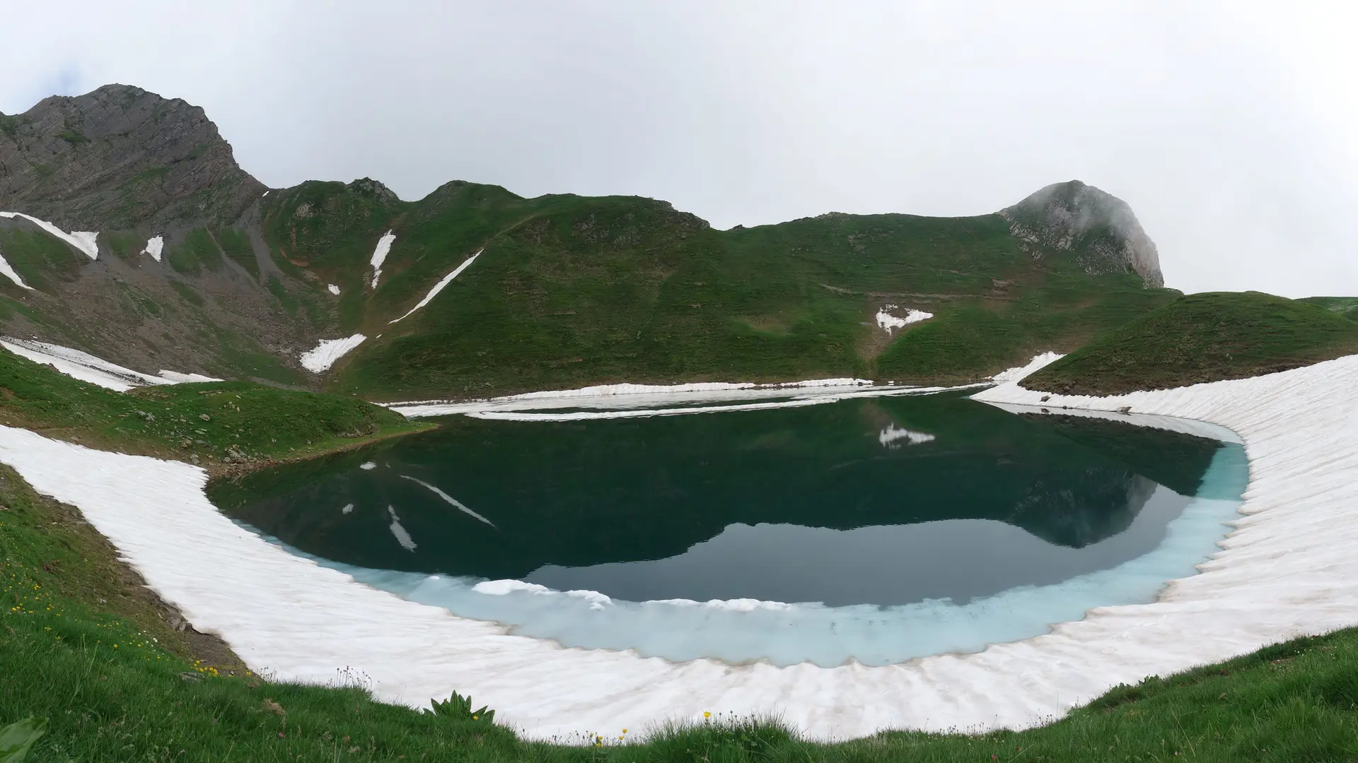 Lac du montagnon par le col d'Iseye