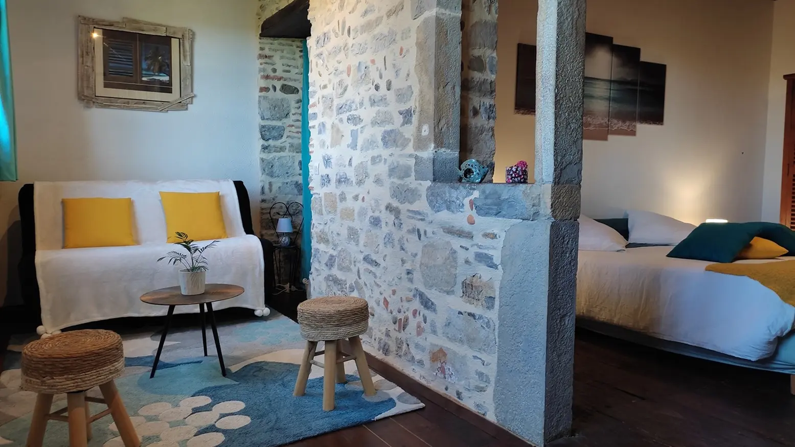 Suite Patrimoine - Espace salon rempli de charme et de sérénité