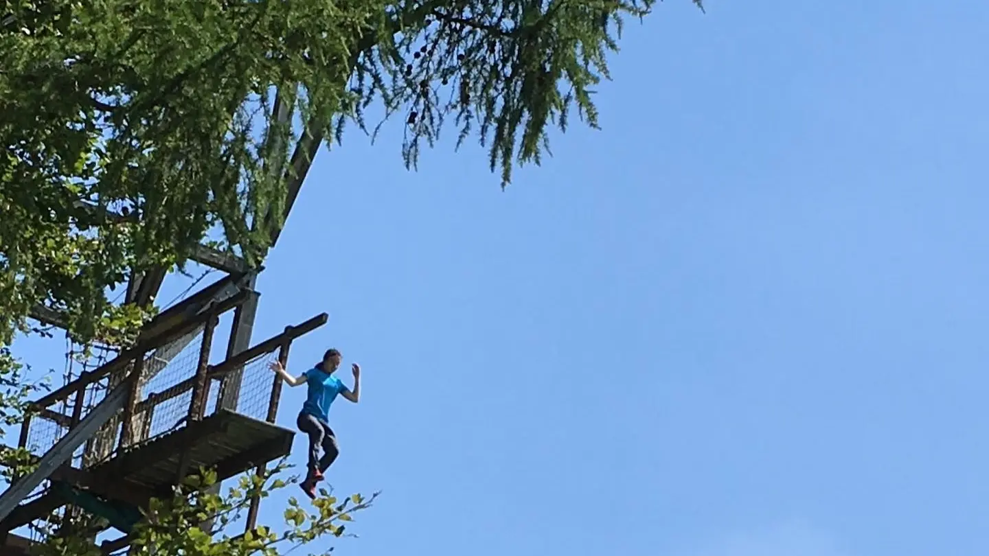 Saut sur le Big Airbag à Aventure Parc®Aramits