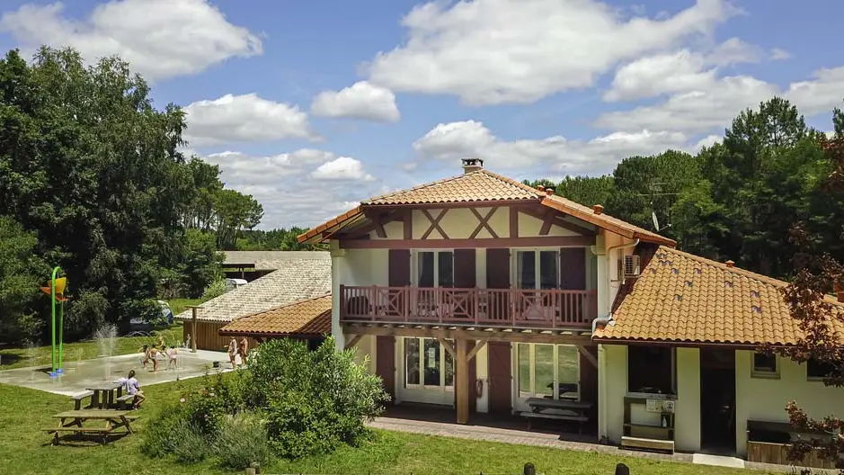 STJU-Lou Cabanot _Ext (1)