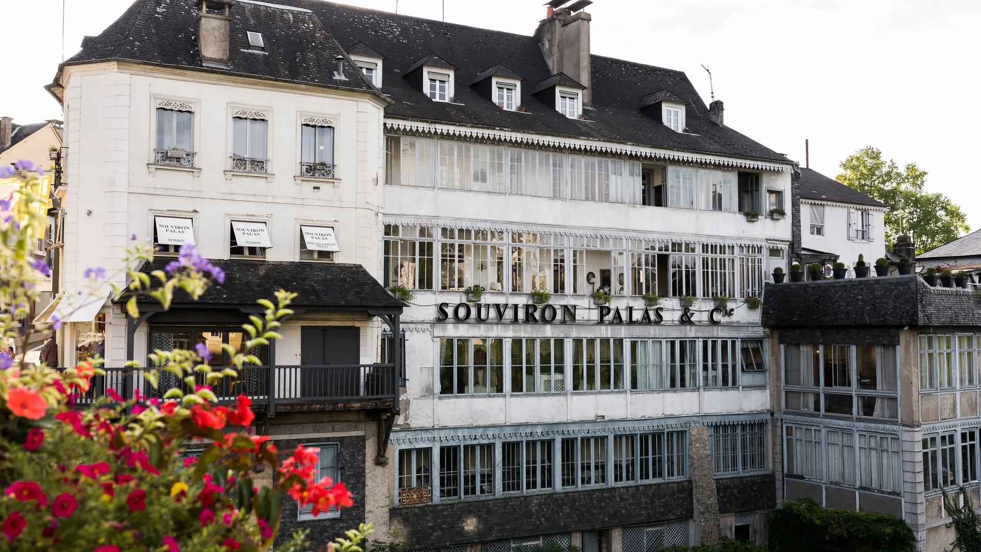 Souviron Palas - Facade et galerie donnant sur le Gave d'Ossau