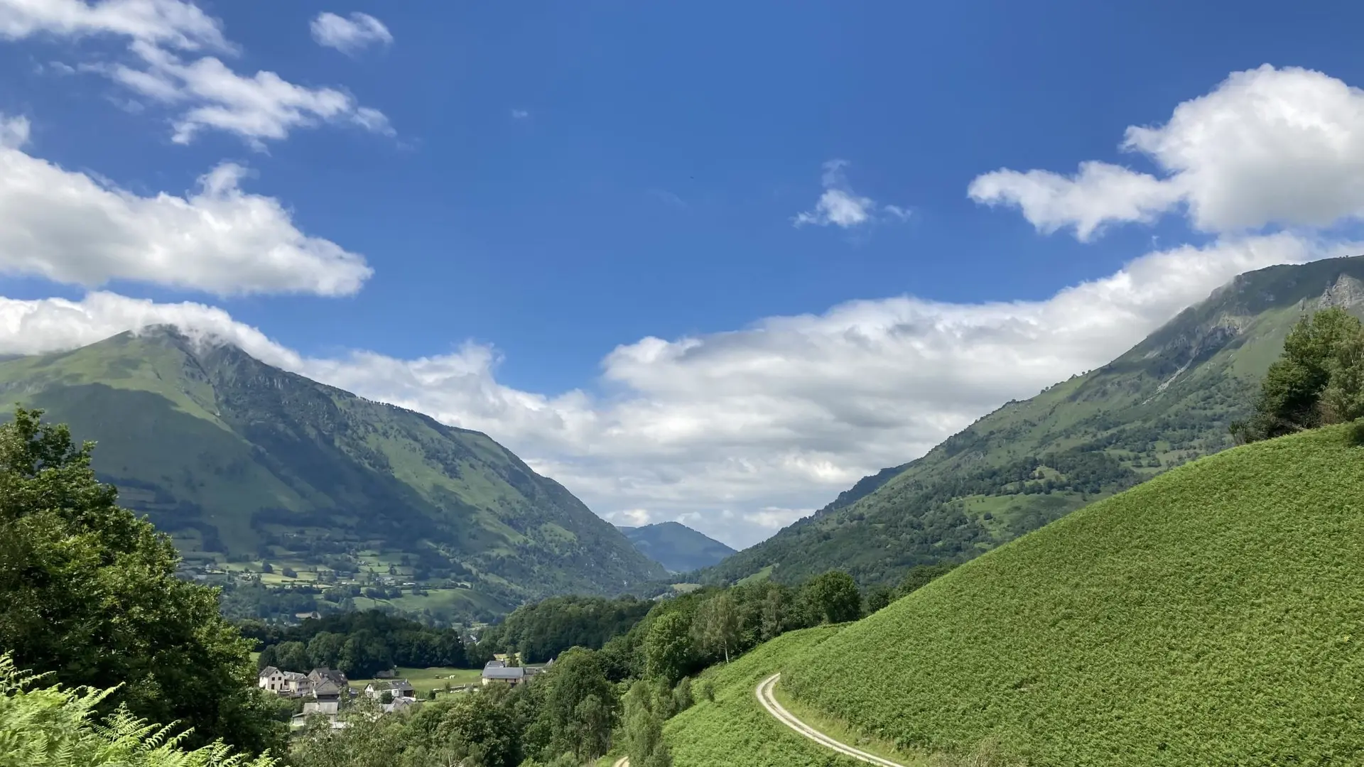 Entre campagne et montagne, en vallée d'Aspe