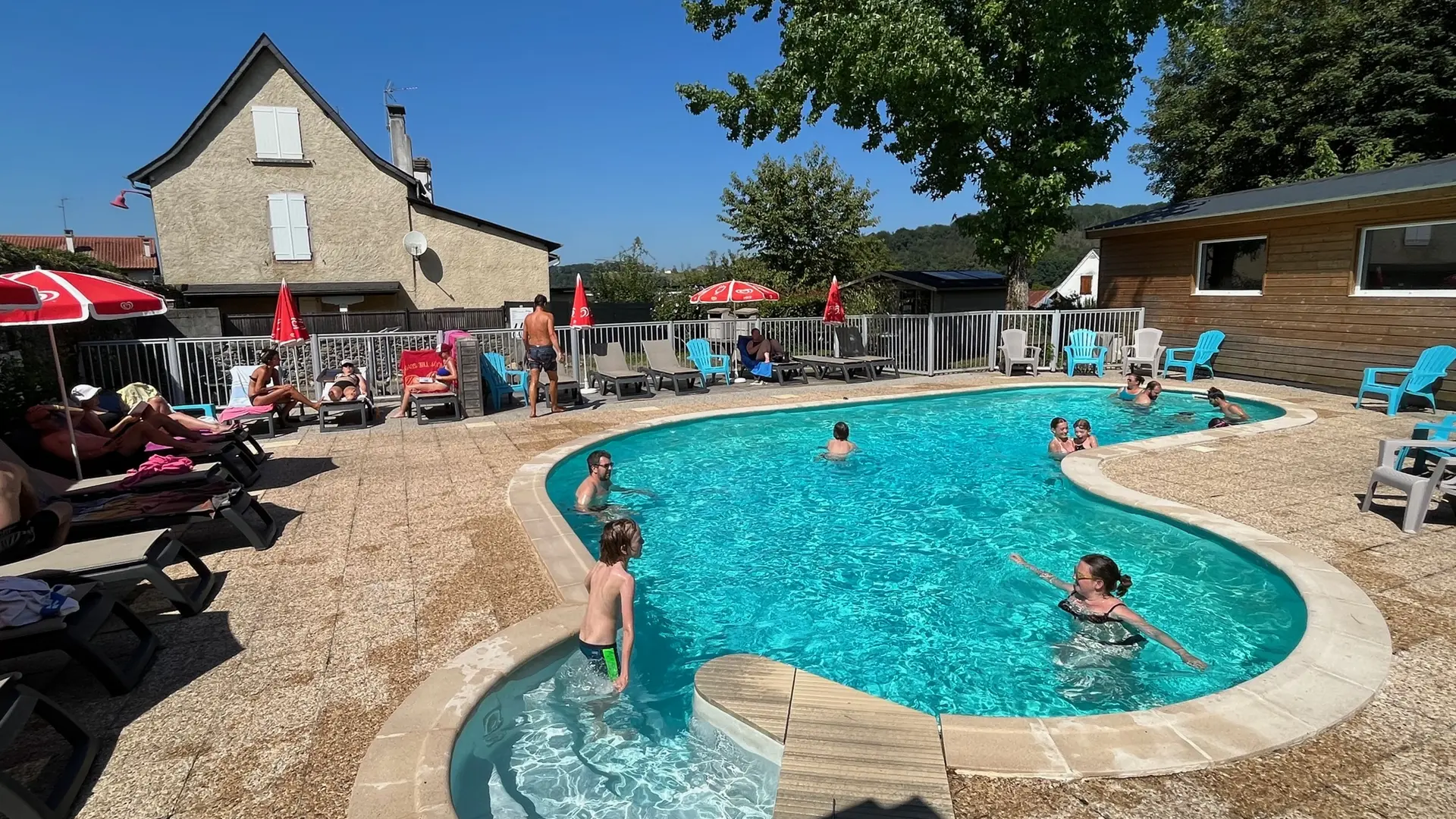 Piscine Chauffée - Transats - Fauteuils