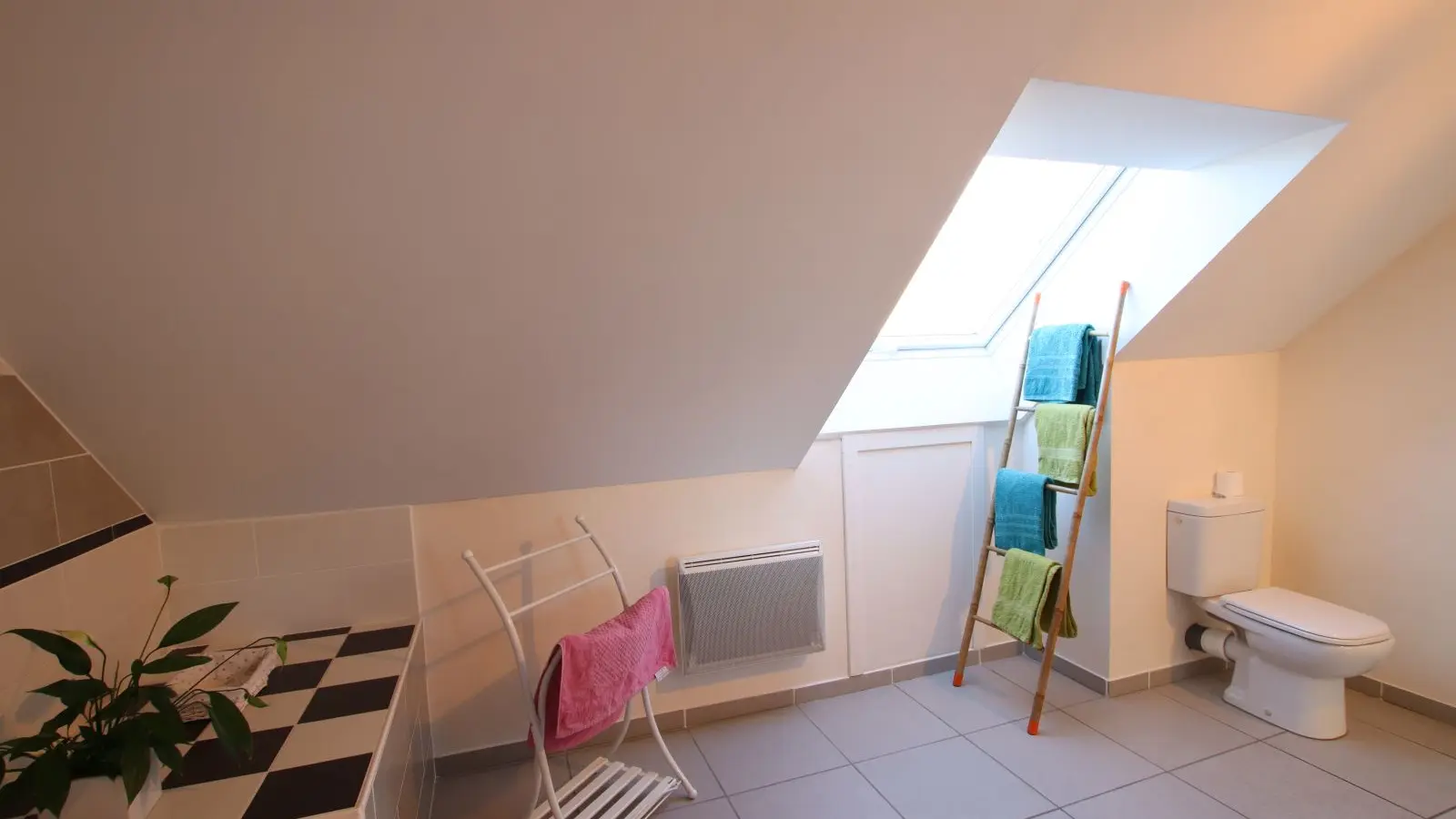 Autre vue de la salle de bain étage