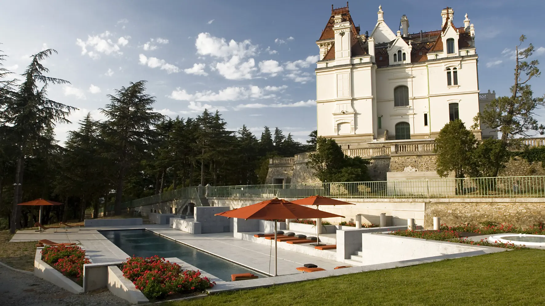 Ch. Cazenaze chateau+piscine_pt (002)