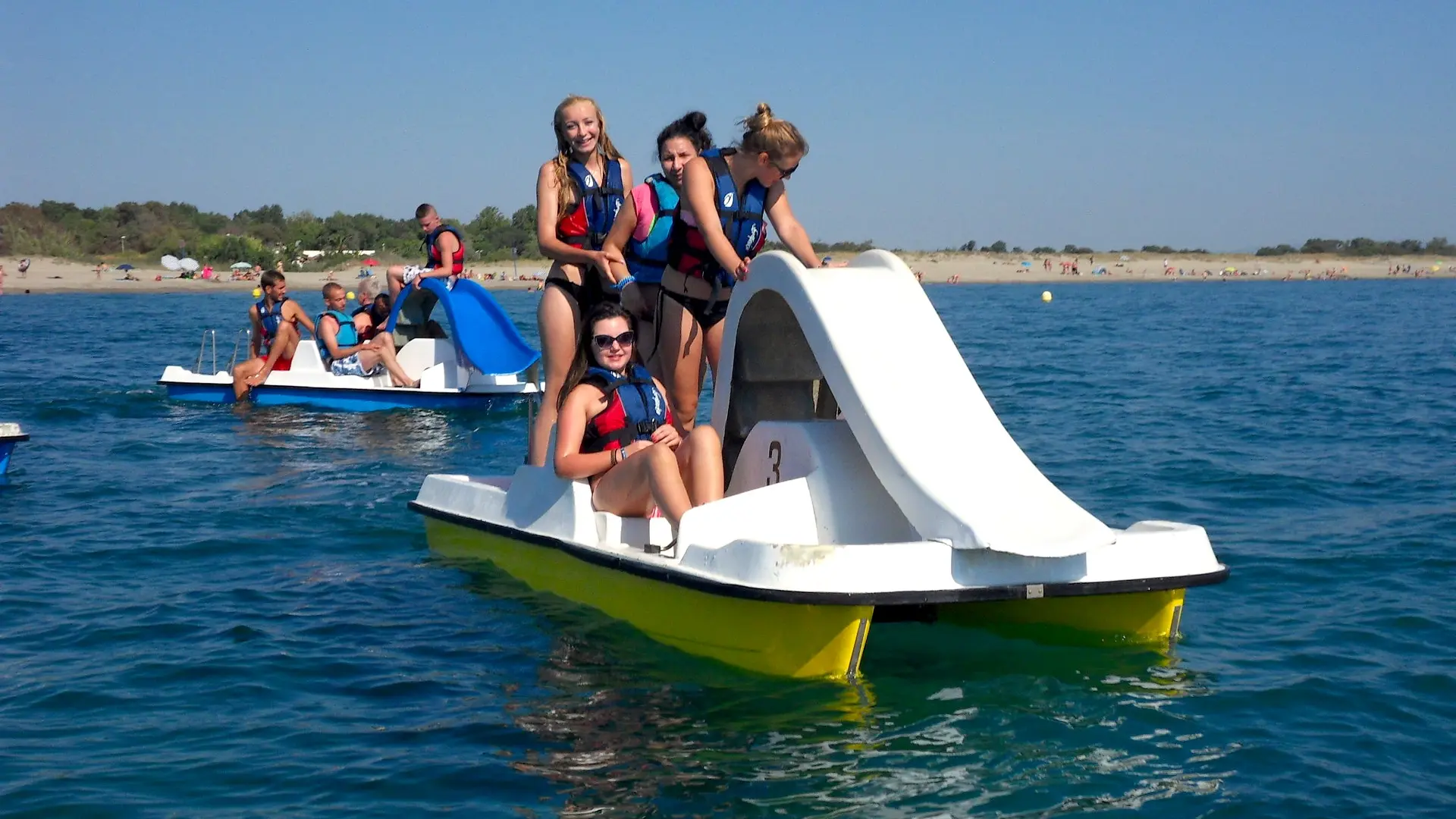 argeles-club-emeraude-pedalotoboggan-location-rent-pedalboatslide