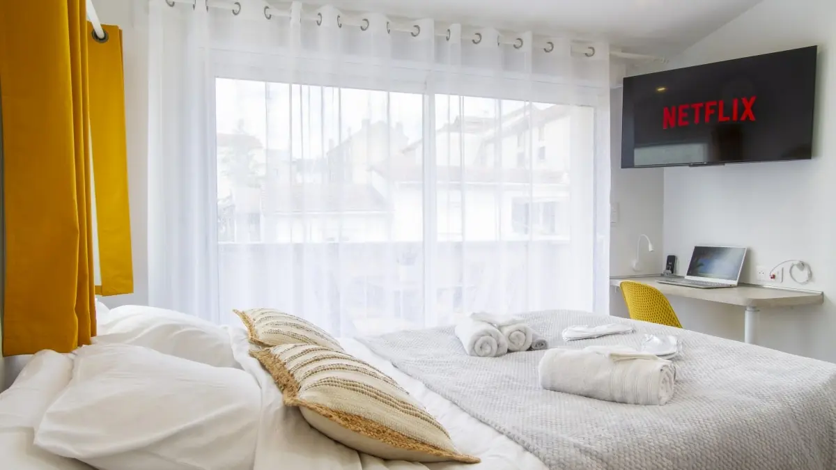 5-meuble-soleil-d-ete-chalons-en-champagne-min