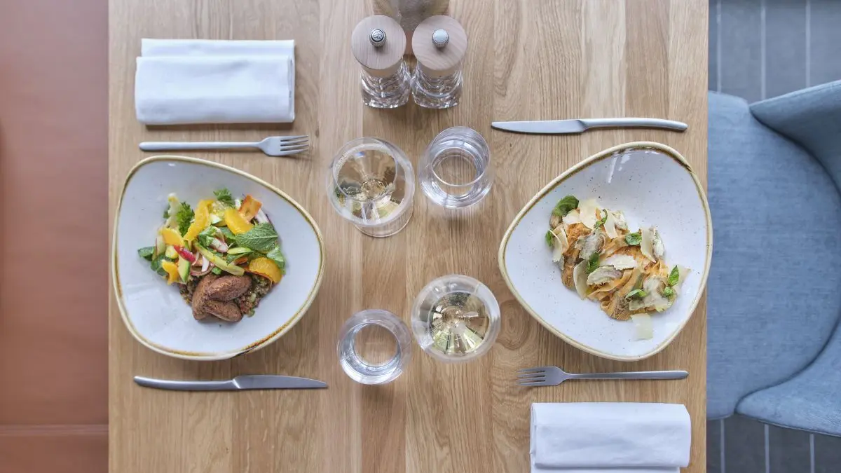 table-des-amis-horisium-loisium-hotel-mutigny-2