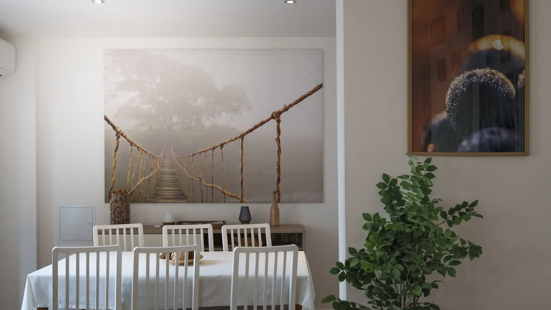 Salle à manger ouverte et lumineuse