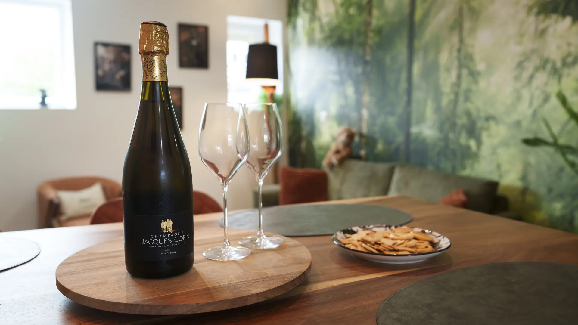 Champagne au frais à disposition dans la cave à vin