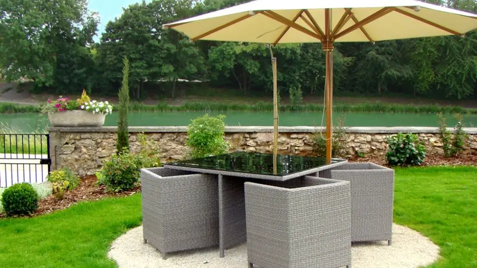 chambres-d-hotes-champagne-guy-charbaut-jardin