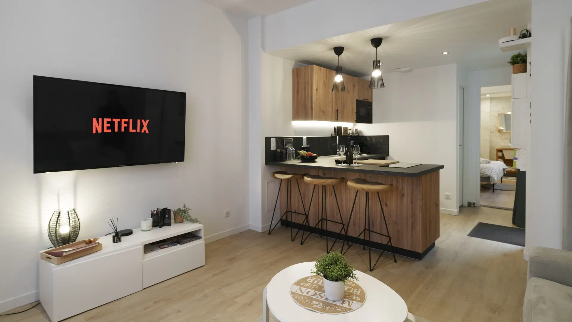 Salon ouvert sur la cuisine