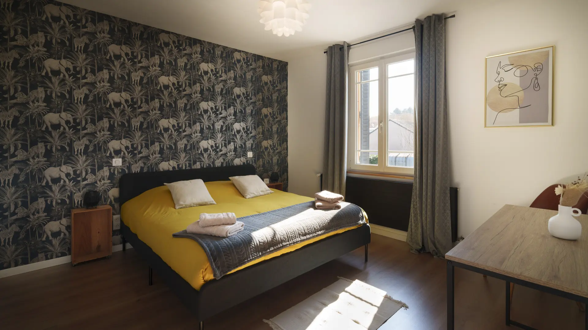 Chambre avec lit king-size