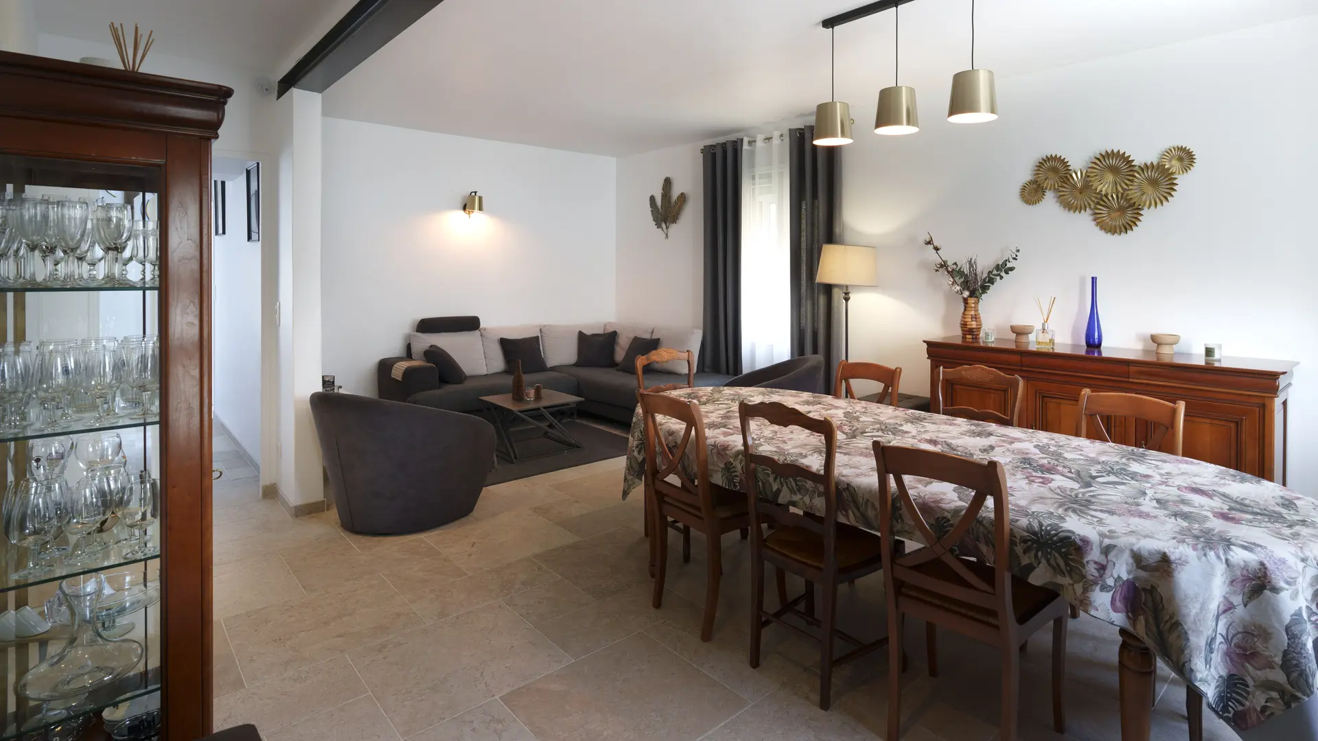 Salle à manger ouverte sur le salon