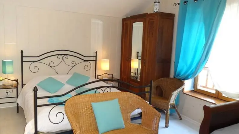 chambres-hotes-les-perrières-st-germain-la-ville-chambre-bleuet