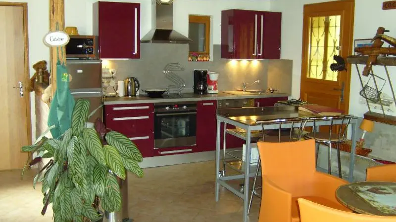 chambres-hotes-les-perrières-st-germain-la-ville-cuisine