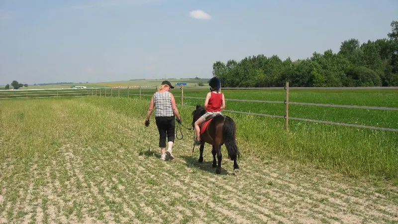chambres-hotes-les-perrières-st-germain-la-ville-poney