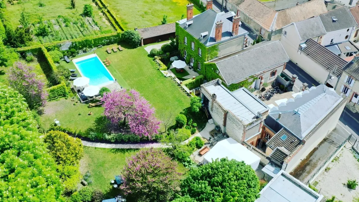 Vue aérienne de la Maison de Champagne Collard-Milesi