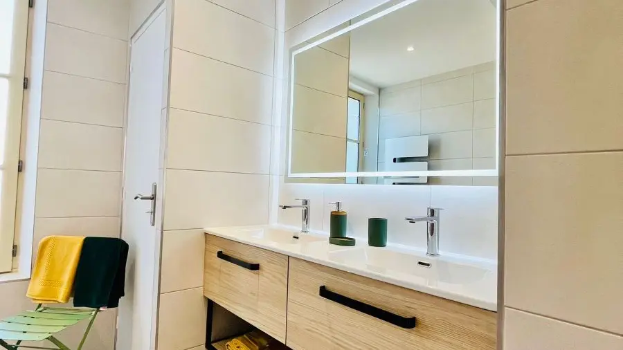 gite-art-dit-vin-salle-de-bain-1