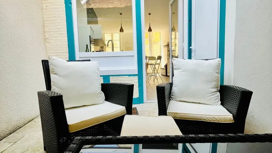 gite-art-dit-vin-terrasse